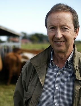 Carl: Rooi Bees Boer